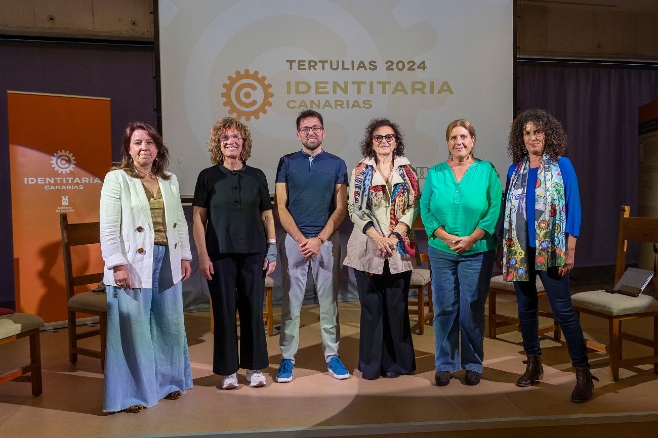 Participantes en la tertulia Identitaria Canarias en Fuerteventura.