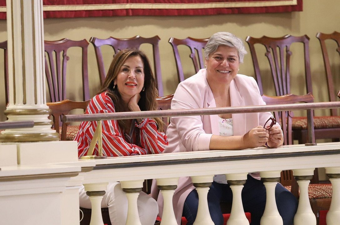 Dolores Padrón, Diputada del Común, y Noelia García, Comisionada de Transparencia. Nuevos nombramientos en el Parlamento.