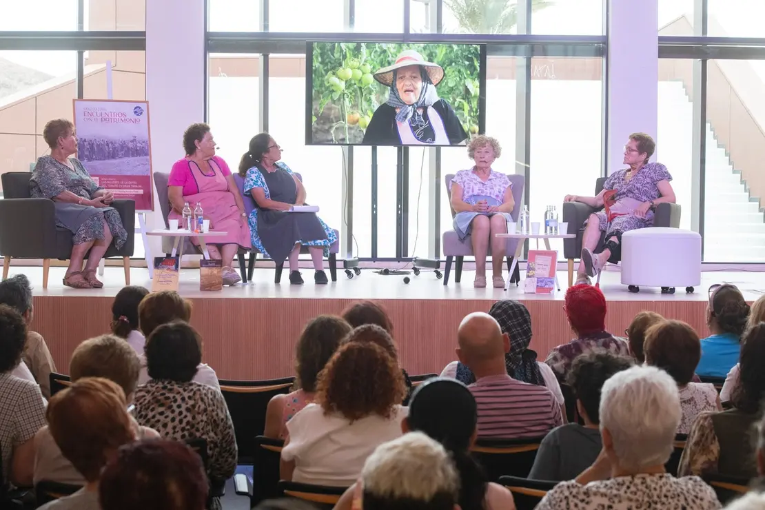 Reencuentro de las mujeres del tomate en Gran Tarajal.