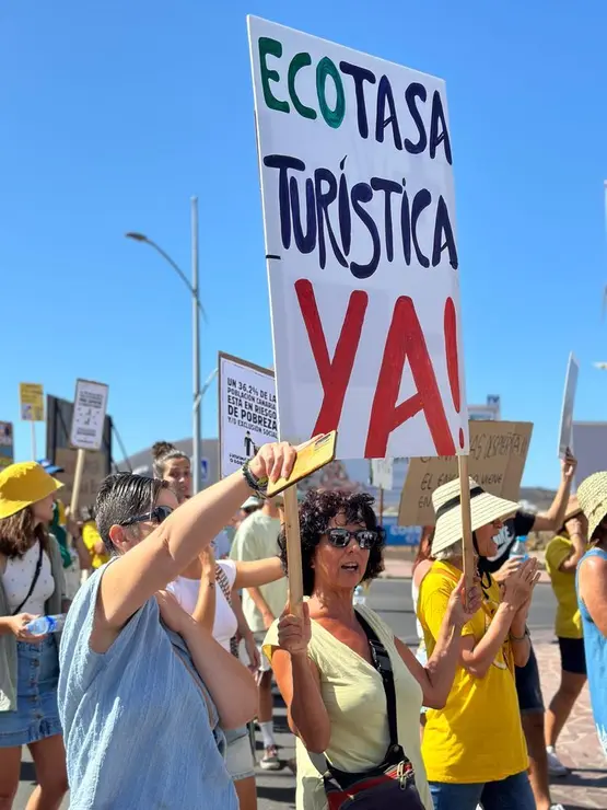 Mensajes de las manifestaciones en Corralejo, el 20 de octubre (3)