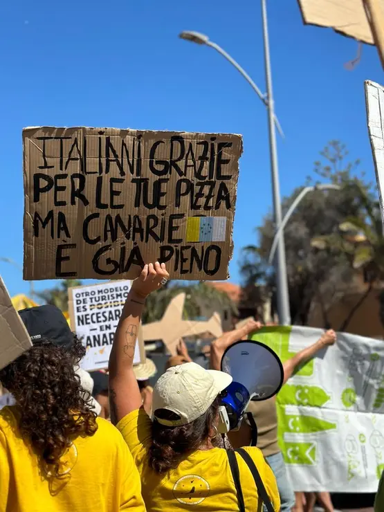 Mensajes de las manifestaciones en Corralejo, el 20 de octubre (4)