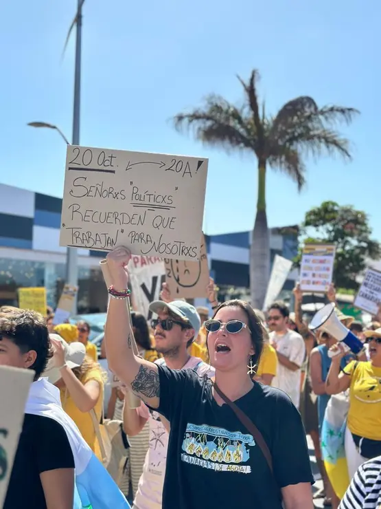 Mensajes de las manifestaciones en Corralejo, el 20 de octubre (5)