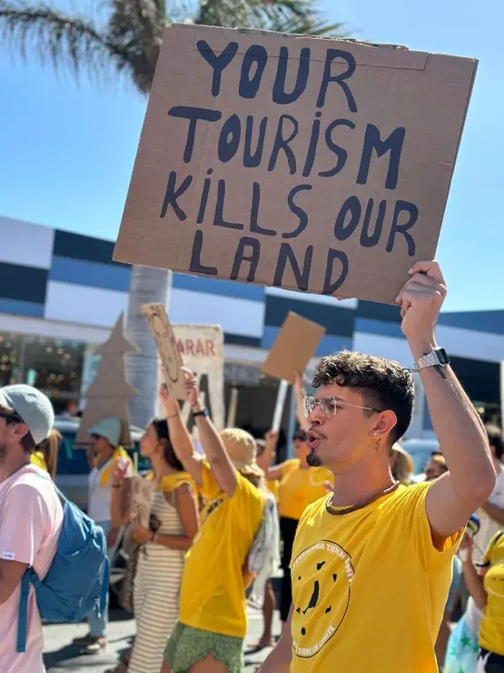 Mensajes de las manifestaciones en Corralejo, el 20 de octubre (6)