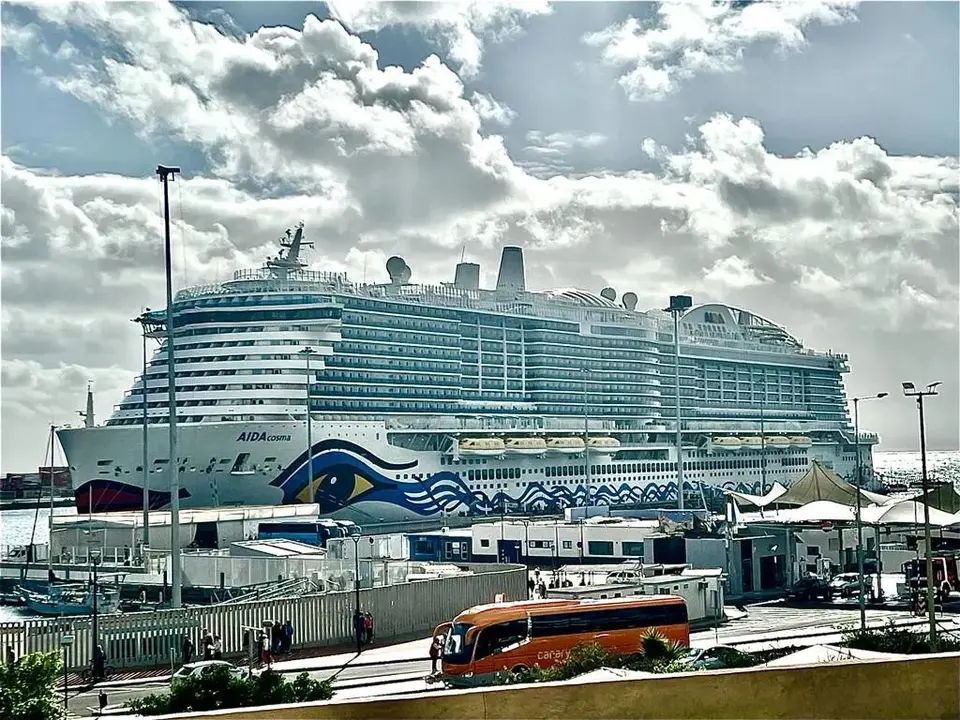 Crucero en el muelle de la capital (Imagen de Turism de Puerto del Rosario).