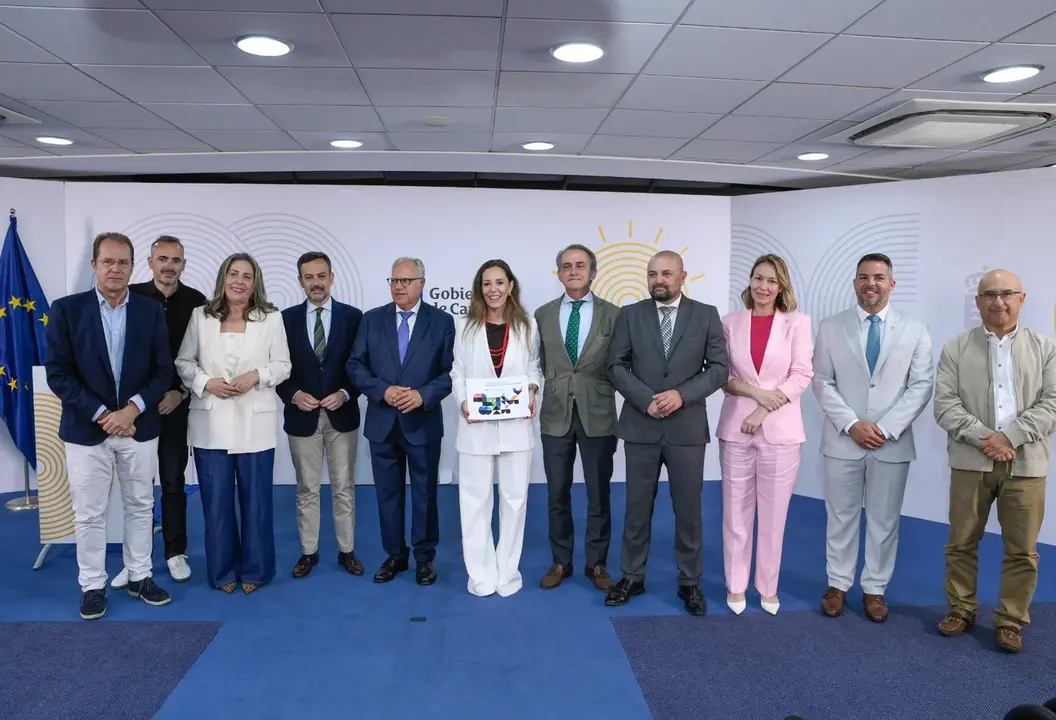 Firma de los convenio de infraestructuras turísticas entre Gobierno de Canarias y cabildos (1)