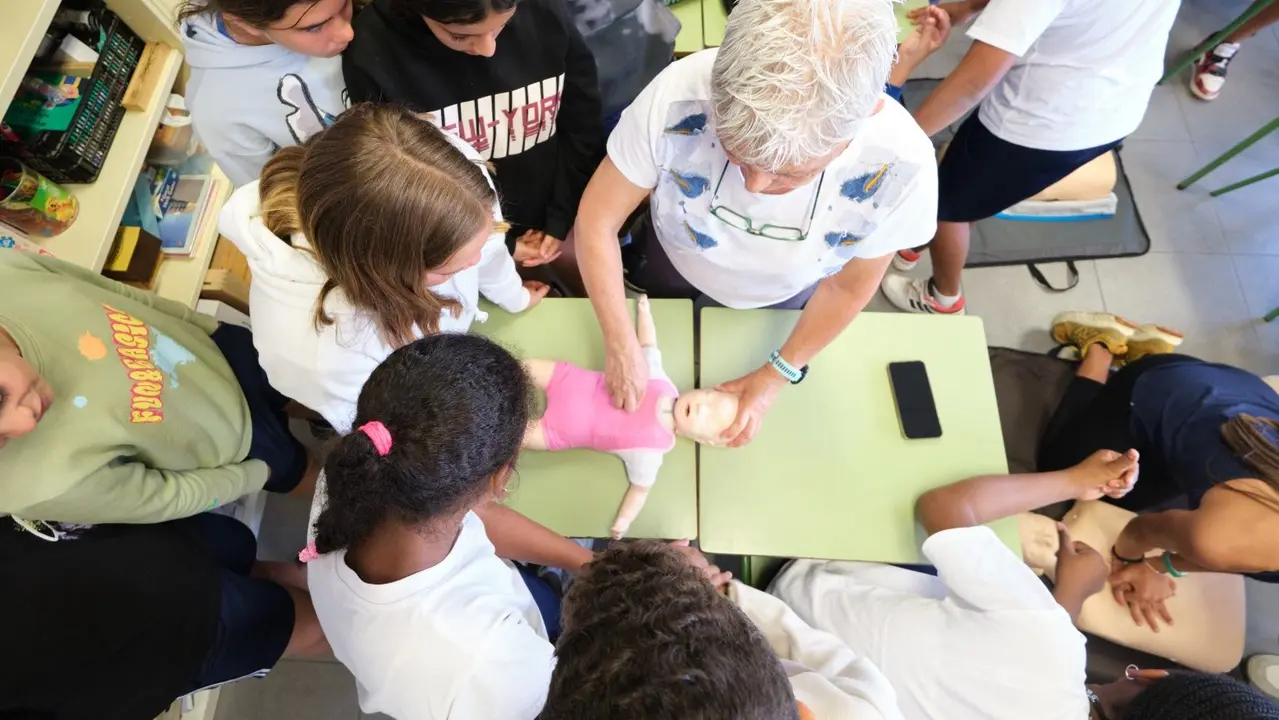 Formación sobre primeros auxilios en los centros educativos.