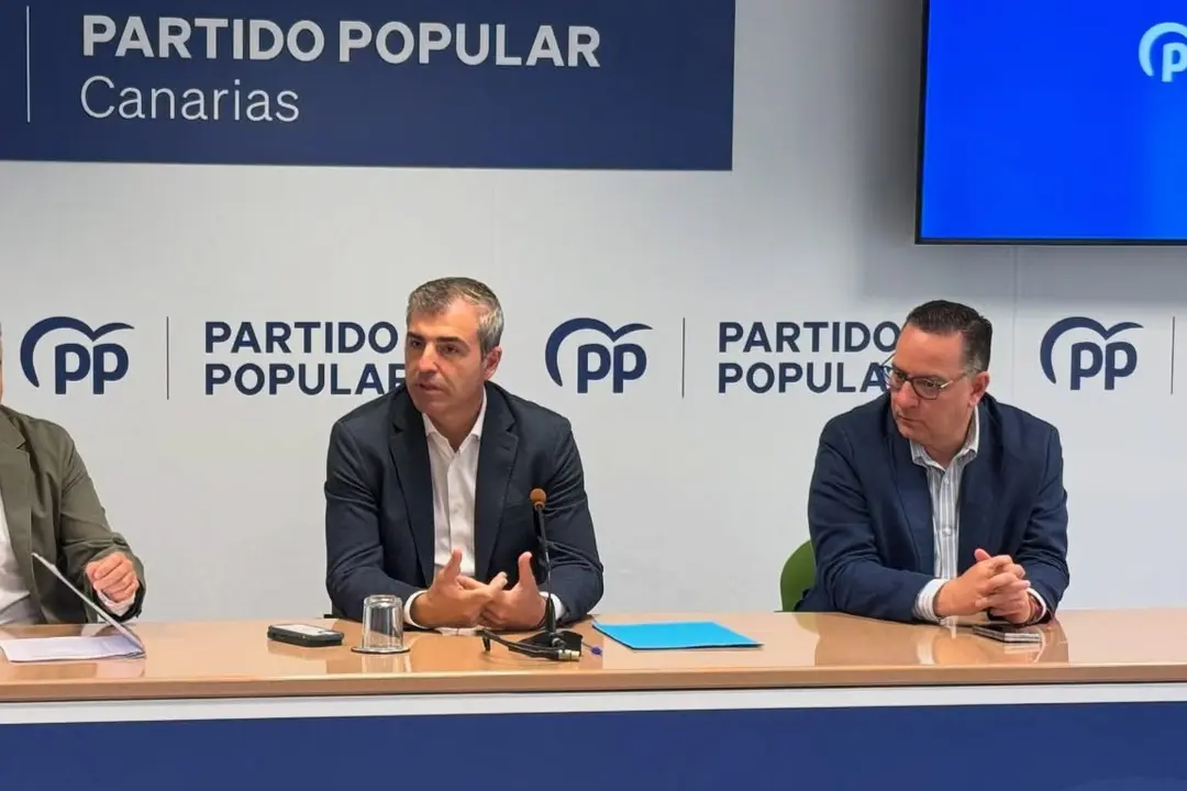 Manuel Domínguez y Poli Suárez, en imágenes difundidas por el Partido Popular de Canarias.
