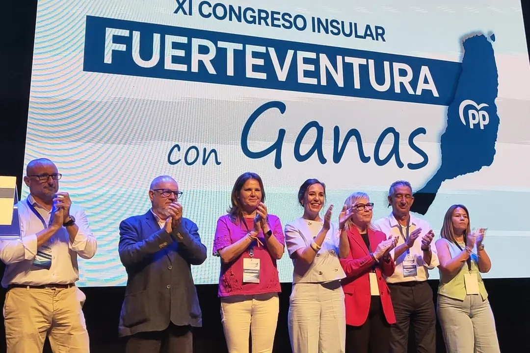 Jessíca de León y la nueva directiva del PP de Fuerteventura.