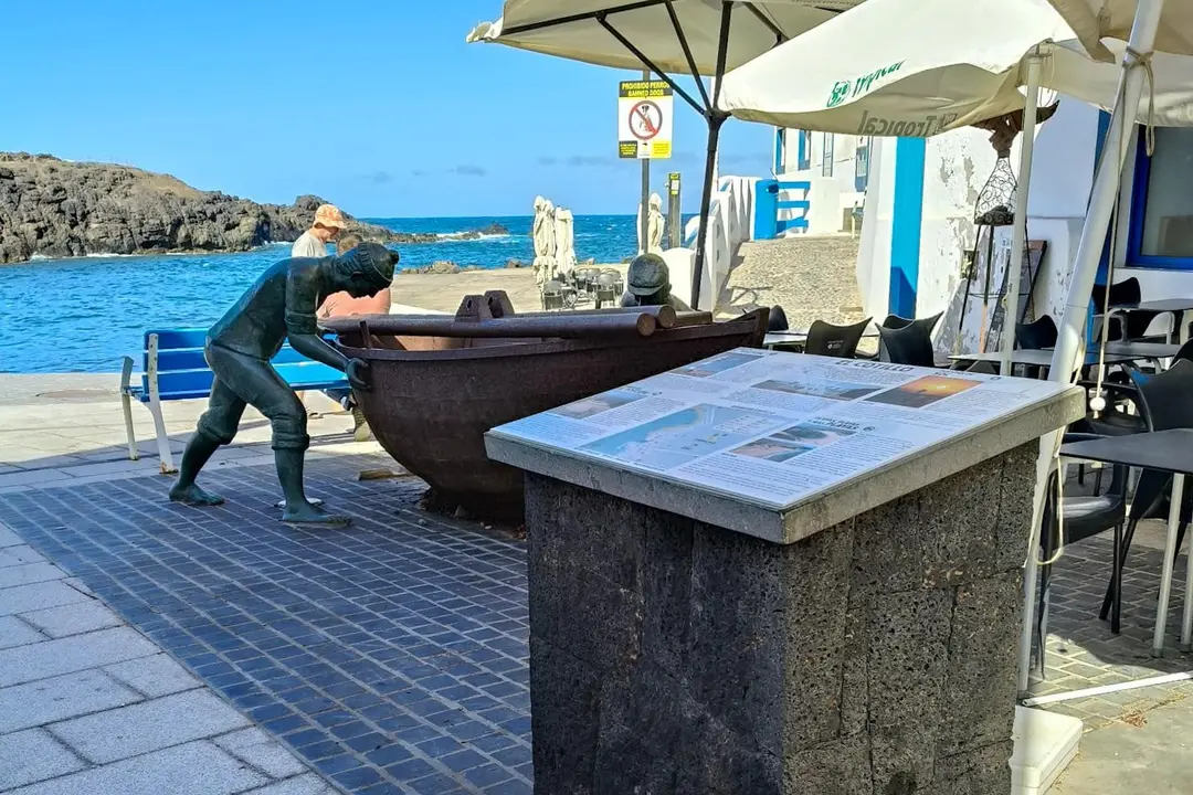 Cartelería obsoleta en El Cotillo.