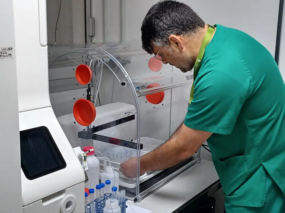 Laboratorio del HUC, en una imagen de la Consejería de Sanidad.