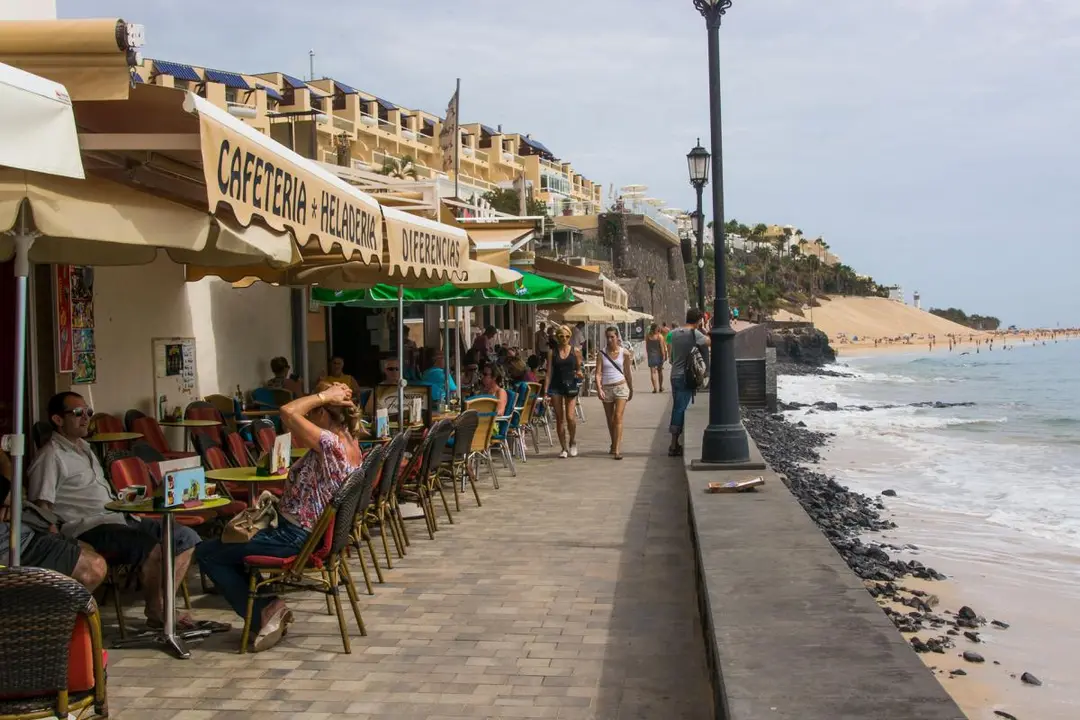Avenida marítima de Morro Jable, en una imagen de Turismo de Islas Canarias.