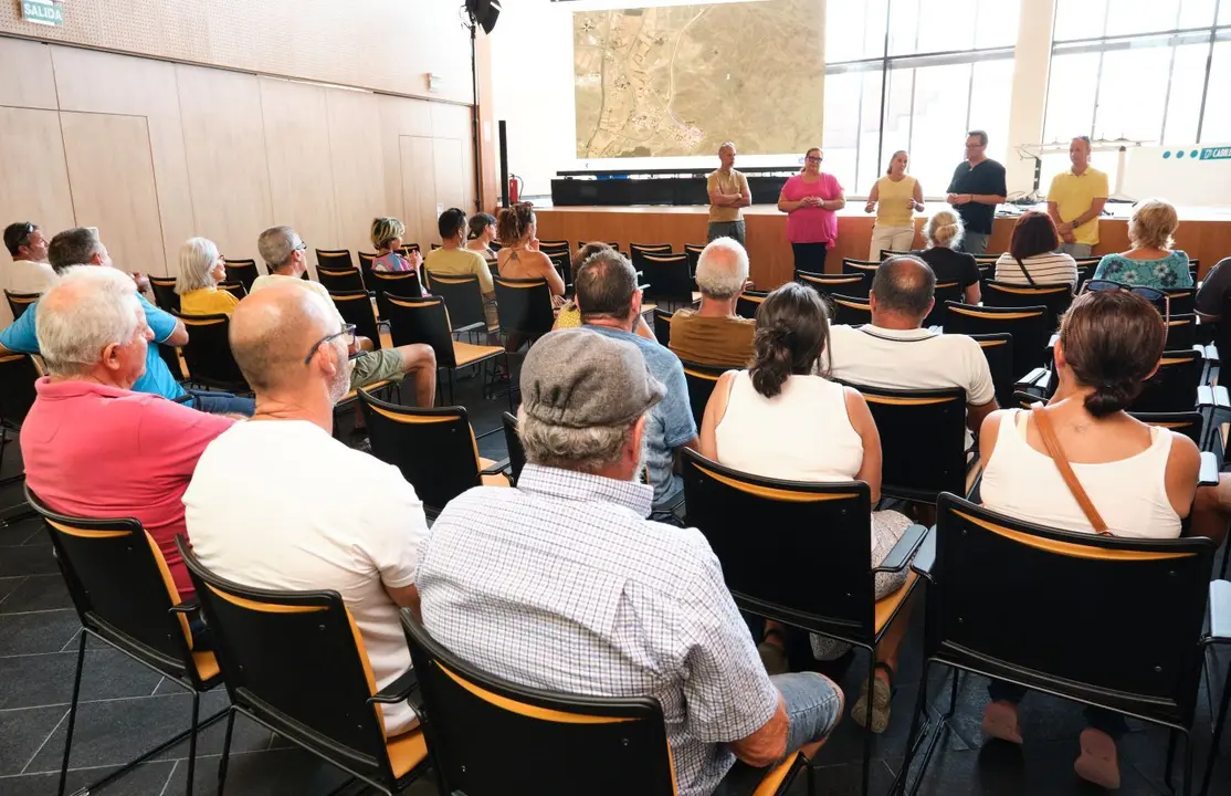 Reunión del CAAF en Gran Tarajal con vecinos de Altavista.