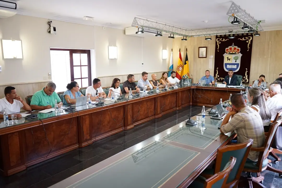 Pleno ordinario de La Oliva, en julio de 2025.