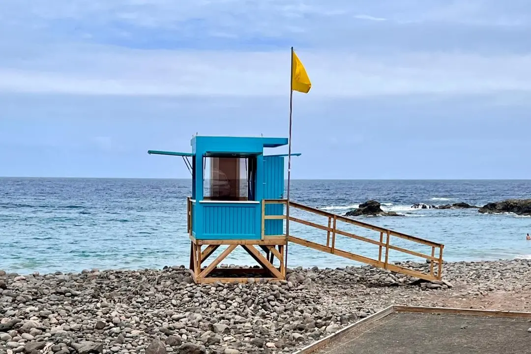 Puesto de socorristas en una playa de Puerto del Rosario.