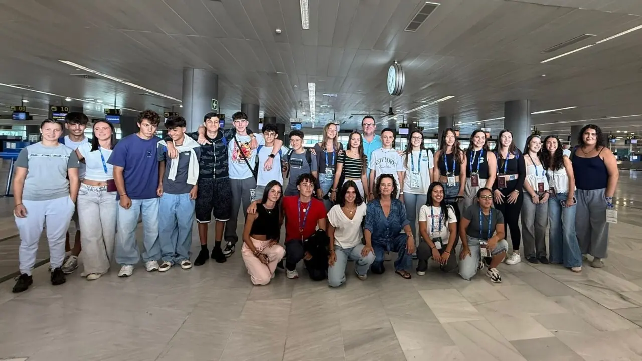Jóvenes de la isla camino de Irlanda, para aprender inglés.