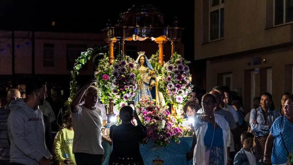 Procesión nocturna de la Virgen del Buen Viaje.