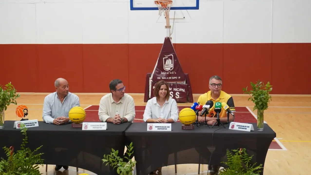 El colectivo MERACAS son los pregoneros de las Fiestas del Rosario 2015 (2)