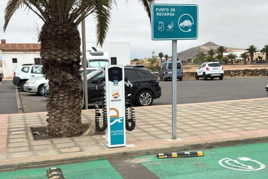 Uno de los cinco puntos de recarga para vehículos eléctricos.
