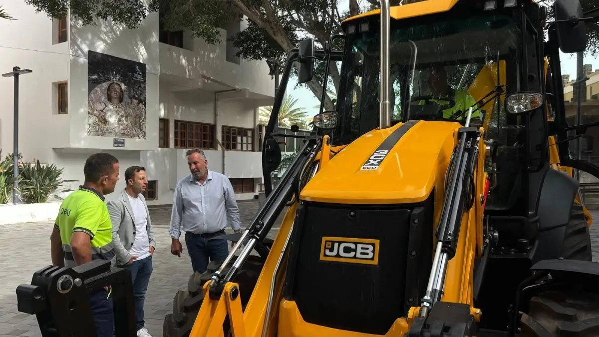 Nueva retroexcavadora del Ayuntamiento de Pájara.