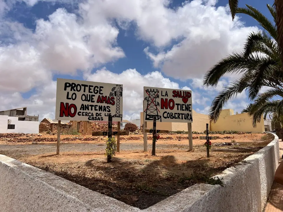 Imágenes de la plataforma 'Antigua dice NO a las antenas cerca de nuestros hogares'. 
