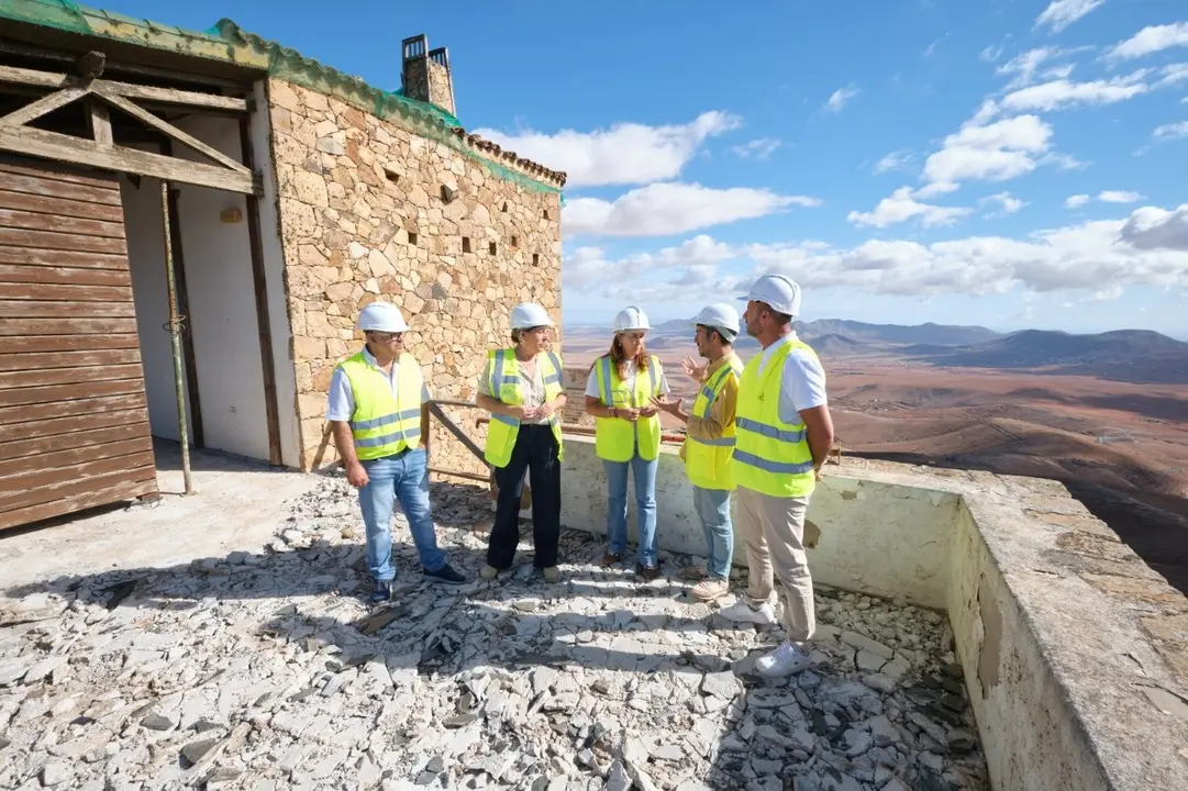 Visita a las obras de restauración en Morro Velosa.