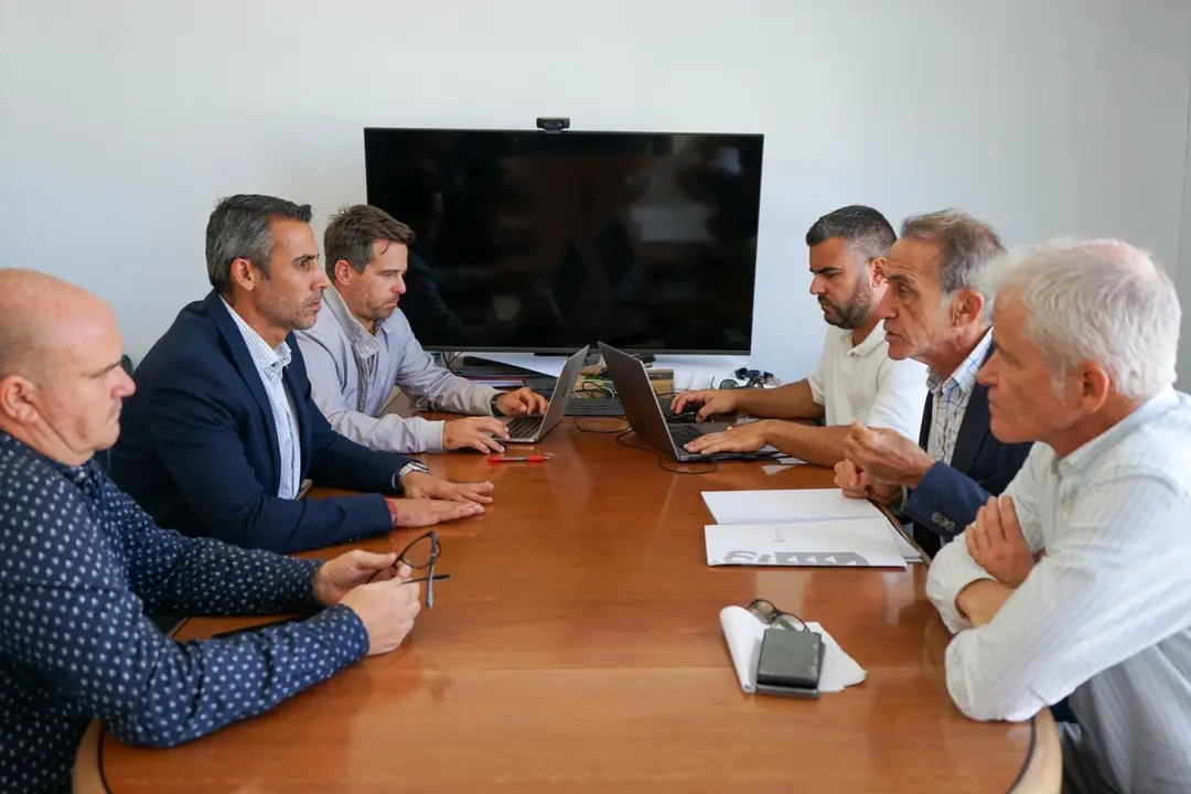 Reunión en La Oliva con el Gobierno de Canarias sobre inversiones .