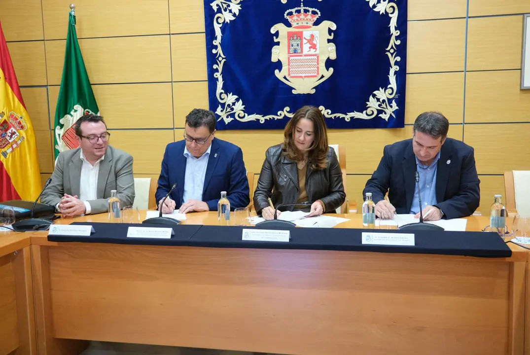 Pol&iacute;tica Territorial, Cabildo y Ayuntamiento presentaron el convenio para ampliar la EDAR de la capital majorera (1)