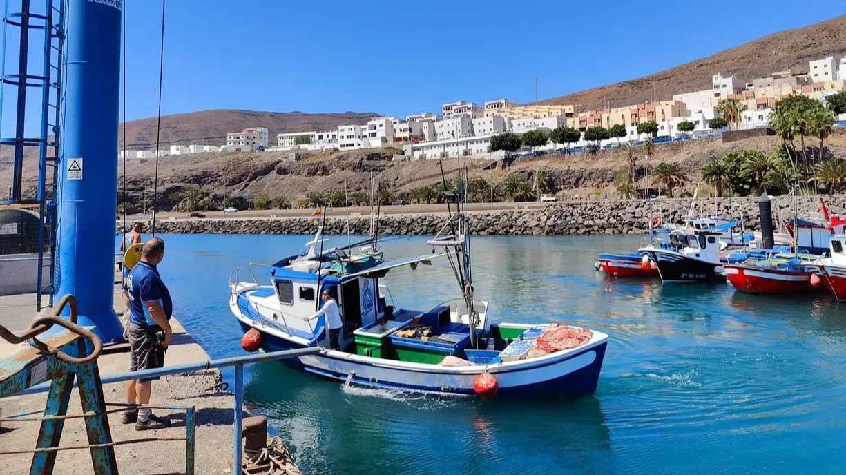 Barco de pesca en el Muelle de Gran Tarajal | &copy;Fuerteventura Digital, imagen propia de 2023.
