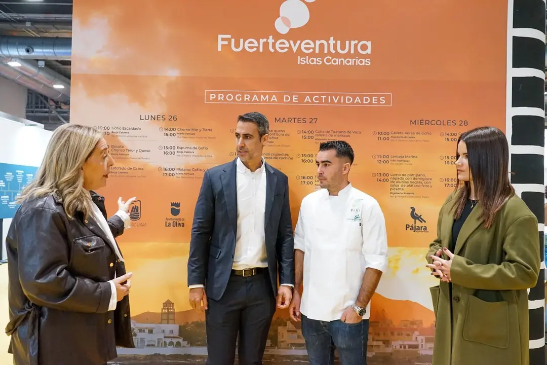 La consejera Marlene Figueroa, el alcalde Isa&iacute; Blanco Marrero, el&nbsp;chef Borja Cabrera y la concejala Alexandra Mart&iacute;n.