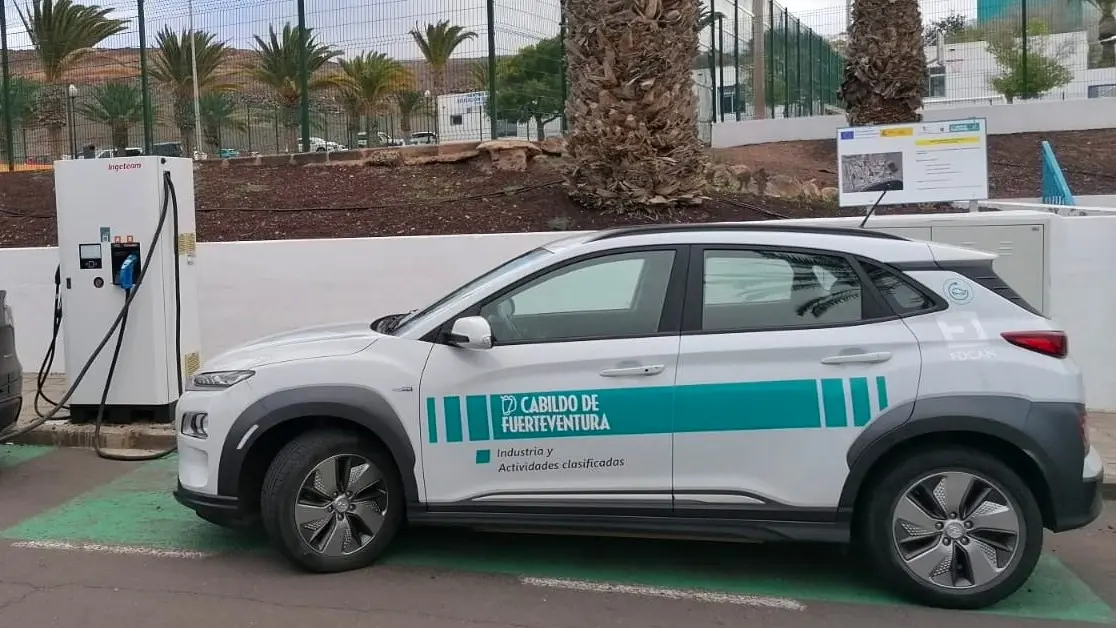 La Lajita ya tiene su punto de recarga de veh&iacute;culos el&eacute;ctricos. 