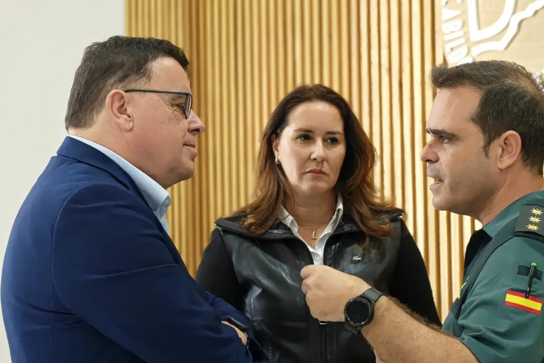 Reuni&oacute;n para prevenir la proliferaci&oacute;n de instalaciones ilegales en suelo r&uacute;stico en Fuerteventura.  (1)