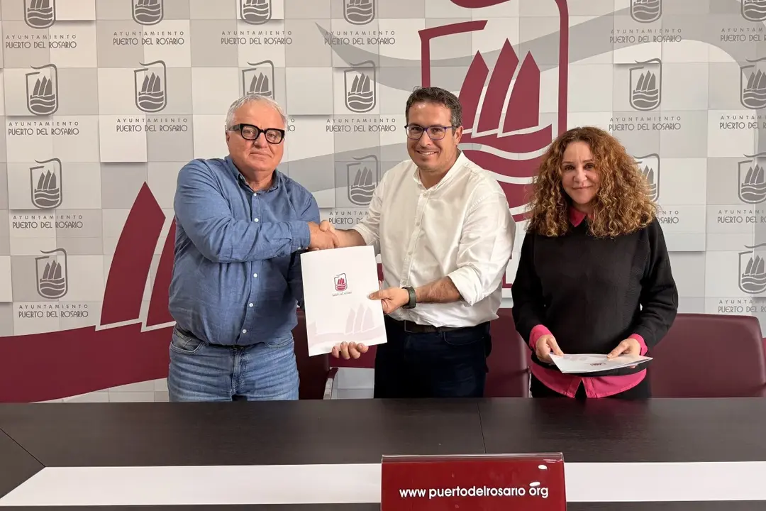 Convenio entre el Ayuntamiento de Puerto del Rosario y el IES Santo Tom&aacute;s de Aquino.