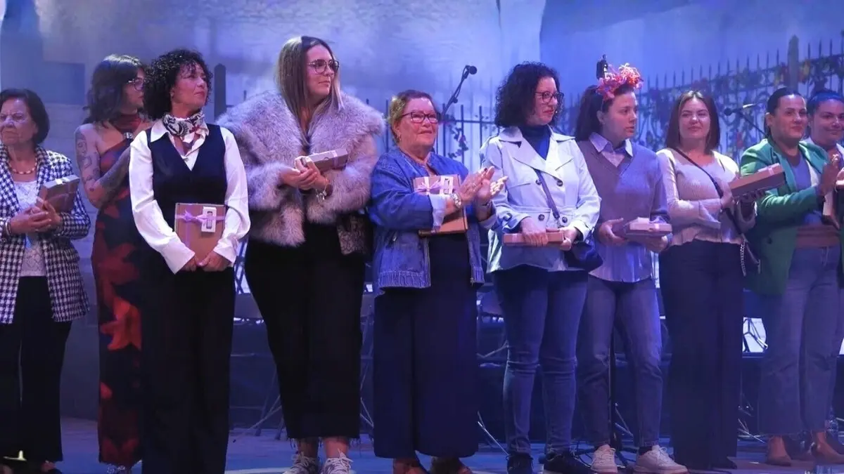 Homenaje en Morro Jable a las reinas del Carnaval de P&aacute;jara.