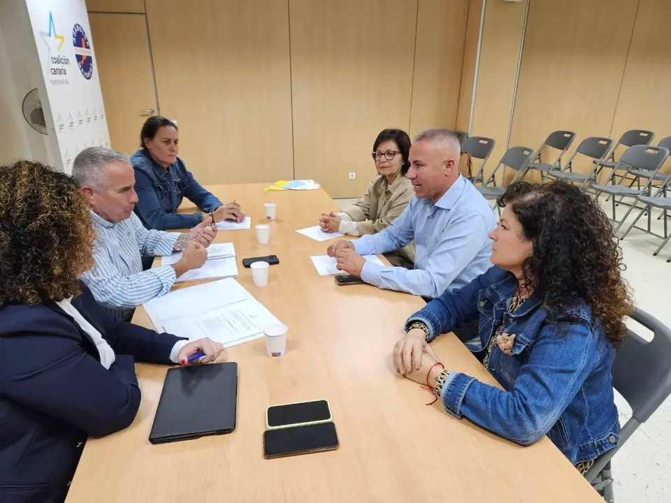 Reuni&oacute;n de CC con el grupo de Antigua.