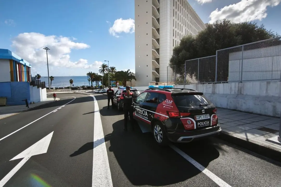 Dispositivo de la Polic&iacute;a Canaria en el Complejo Hospitalario Universitario Insular-Materno Infantil.