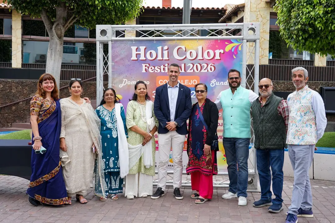 Presentaci&oacute;n en Corralejo del Holi Colour Festival 2026.