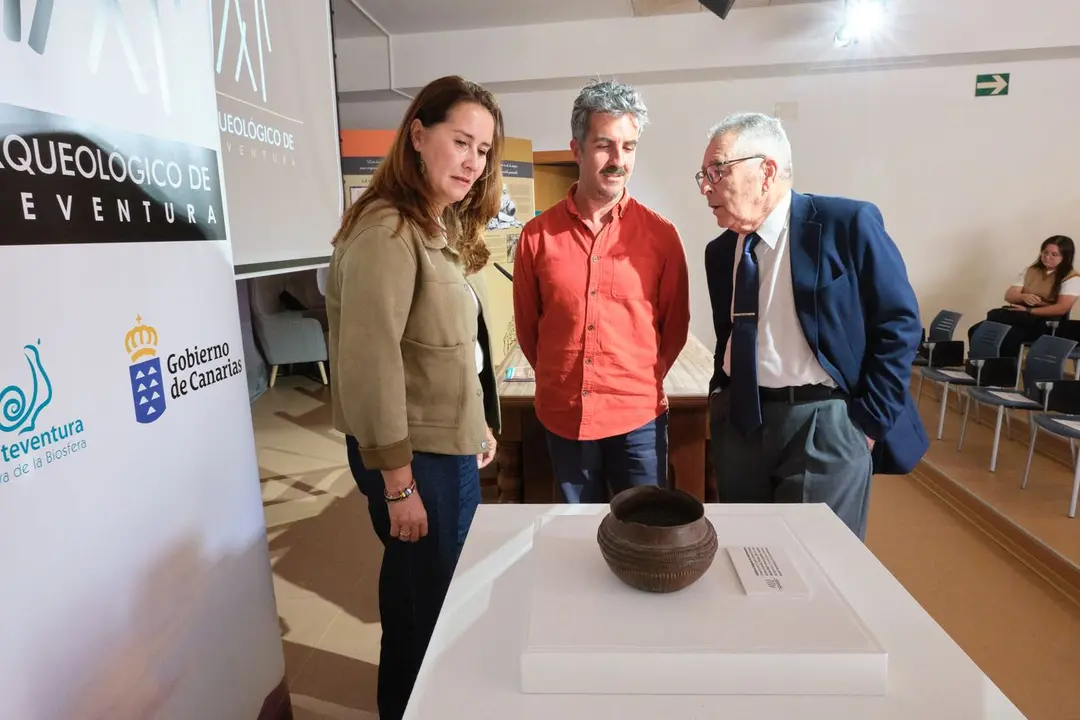 El Museo Arqueol&oacute;gico recibe la donaci&oacute;n de una cer&aacute;mica aborigen.