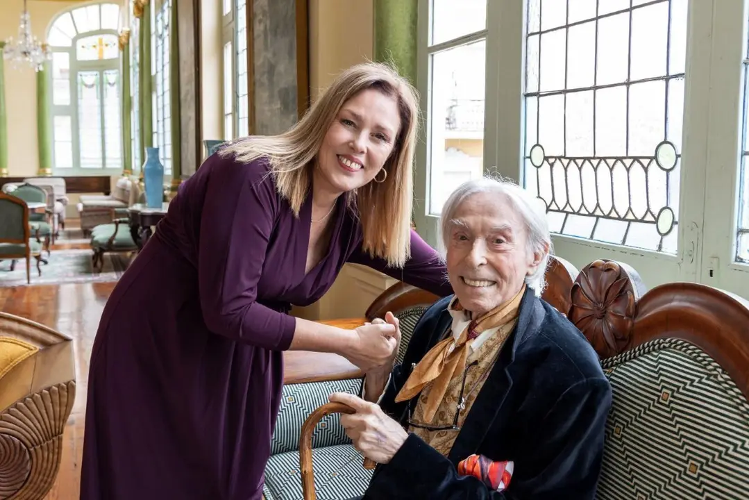 Astrid P&eacute;rez junto a Pepe D&aacute;maso en el Gabinete Literario de Las Palmas.