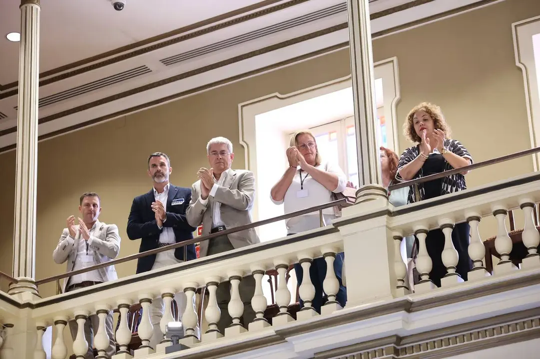 Los ayuntamientos de La Oliva y P&aacute;jara acudieron al debate de la Ley Ley de Municipios Tur&iacute;sticos en el Parlamento.