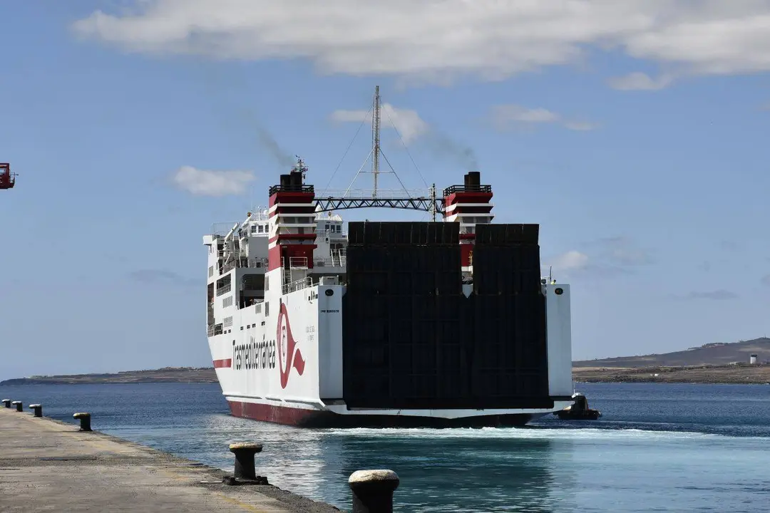 El ferry Ciudad de Ibiza de Transmediterr&aacute;nea cubre trayectos de transporte mar&iacute;timo entre Fuerteventura y otras islas | &copy;Ada Chac&oacute;n, 2026.