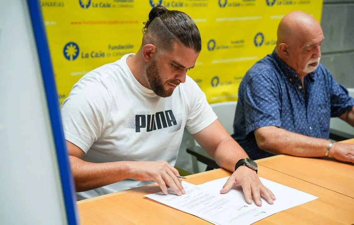 Renovaci&oacute;n del convenio entre la Federaci&oacute;n Insular de Lucha Canaria de Fuerteventura y la Fundaci&oacute;n La Caja de Canarias.