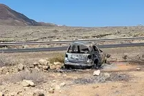 Estado del vehículo tras el mortal accidente, en una imagen de los Bomberos de La Oliva.