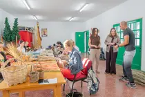 Visita al taller de cestería de palma del área de Artesanía del Cabildo.