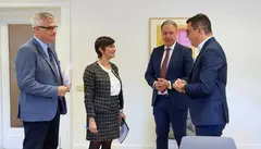 Pablo Rodríguez y Antonio Ortega, con la Ministra de Vivienda en Madrid .