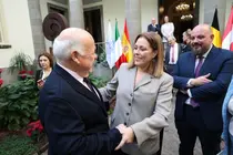 Astrid P&eacute;rez felicitada por sus hom&oacute;logos