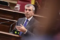 El vicepresidente del Gobierno de Canarias, en el Parlamento de Canarias.