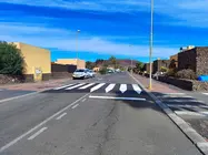 Instalaci&oacute;n de pasos de peatones elevados en La Capellan&iacute;a (Tamaragua), en 2024.