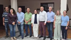 El grupo de concejales que presenta la moci&oacute;n de censura en Antigua. 