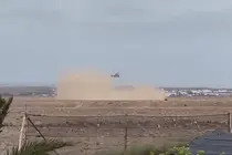 Aterrizaje de un helic&oacute;ptero militar en El Cotillo.