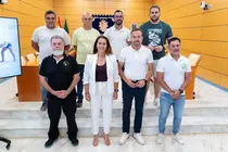 La presidenta y el consejero de Deportes del Cabildo, con los presidentes de las federaciones de juegos y deportes aut&oacute;ctonos.